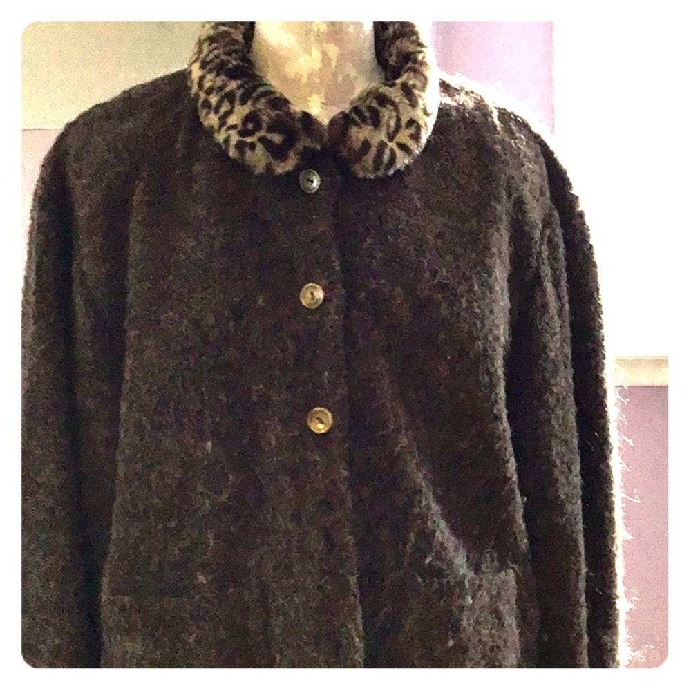 Brown cardigan with leopard collar.